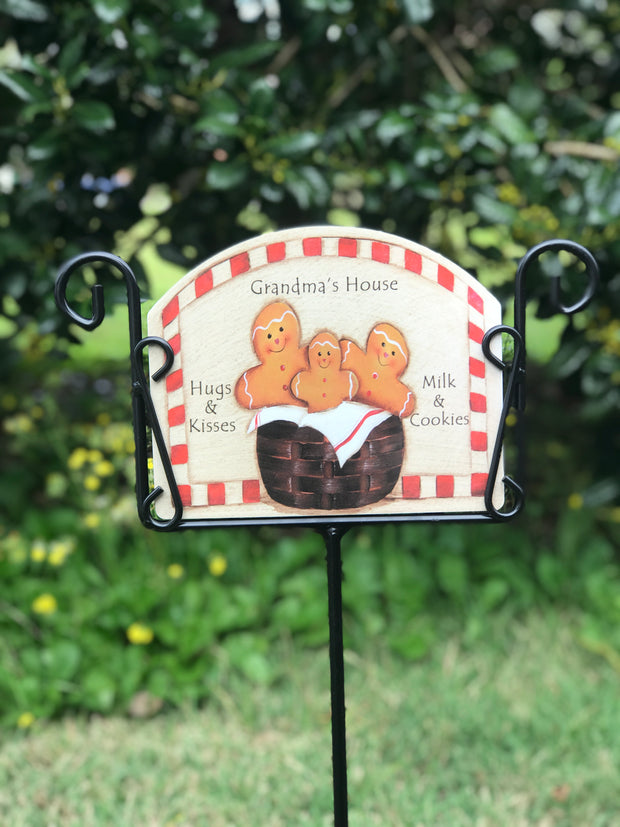 Gingerbread Basket, Grandma's House Garden Sign